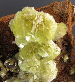 Adamite on limonite from Level 5, Mina Ojuela, Mapimi, Durango, Mexico [db_pics/pics/adamite2b.jpg]