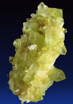 Brazilianite on double terminated Albite crystal from Telirio Mine, Divina das Laranjeiras, Minas Gerais, Brazil [db_pics/pics/brazilianite2b.jpg]