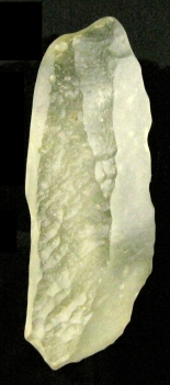 Tektite var. Libyan Desert Glass, paleolithic tool from Gilf Kebir Region, Egypt [db_pics/pics/dsglass4a.jpg]