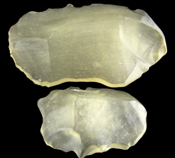 Tektite var. Libyan Desert Glass, paleolithic tools from Gilf Kebir Region, Egypt [db_pics/pics/dsglass5d.jpg]