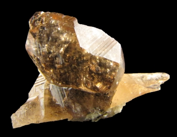 Garnet var. Hessonite from Jeffrey Mine, Asbestos, Quebec, Canada [db_pics/pics/hessonite3c.jpg]