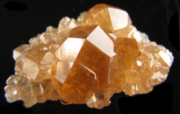 Garnet var. Hessonite from Jeffrey Mine, Asbestos, Quebec, Canada [db_pics/pics/hessonite4a.jpg]