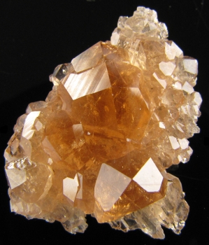 Garnet var. Hessonite from Jeffrey Mine, Asbestos, Quebec, Canada [db_pics/pics/hessonite4c.jpg]