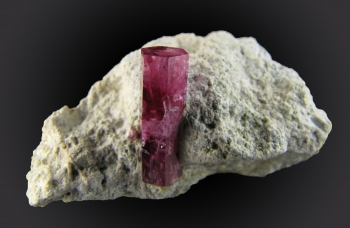 Red Beryl on rhyolite from Violet Claims, Wah Wah mountains, Utah [db_pics/pics/redberyl1b.jpg]