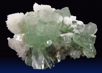 Apophyllite with Scolecite from Jalisgoan, near Jalgoan, Maharashtra State, India [db_pics/pics/apophyllite4a.jpg]