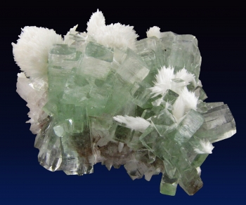 Apophyllite with Scolecite from Jalisgoan, near Jalgoan, Maharashtra State, India [db_pics/pics/apophyllite4c.jpg]