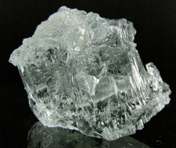 Beryl var. Aquamarine (etched) from Itatia Mine, Minas Gerais, Brazil [db_pics/pics/aqua12a.jpg]