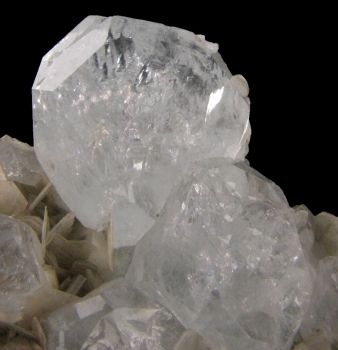 Beryl var. Aquamarine with Muscovite from Ping Wu, Sichuan Province, China [db_pics/pics/aqua3d.jpg]