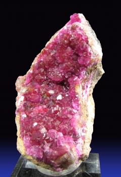 Calcite Var Cobaltian from Katanga (Shaba), Democratic Republic of Congo [db_pics/pics/calcite8a.jpg]