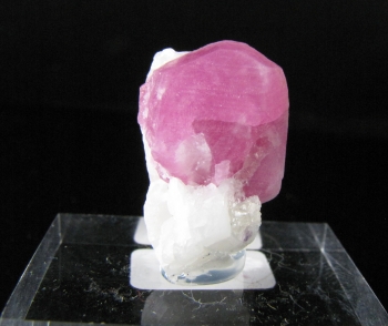 Corundum Var. Ruby from Sivec Mt. Prilep, Republic of Macedonia [db_pics/pics/corundum2a.jpg]