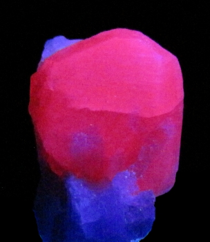 Corundum Var. Ruby from Sivec Mt. Prilep, Republic of Macedonia [db_pics/pics/corundum2b.jpg]