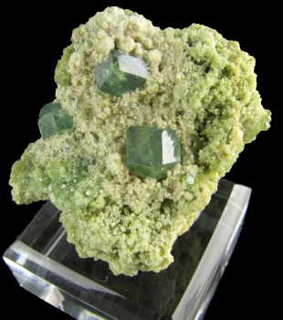 Garnet var. Demantoid from Ambanja Dist., Diana Region, Antsiranana Prov., Madagascar [db_pics/pics/demantoid6b.jpg]