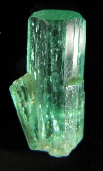 Beryl Var. Emerald from Muzo Mine, Muzo, Vasquez-YacopÃ­ Mining District, BoyacÃ¡ Department, Colombia [db_pics/pics/emerald4a.jpg]