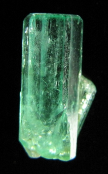 Beryl Var. Emerald from Muzo Mine, Muzo, Vasquez-YacopÃ­ Mining District, BoyacÃ¡ Department, Colombia [db_pics/pics/emerald4b.jpg]