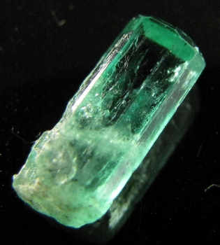 Beryl Var. Emerald from Muzo Mine, Muzo, Vasquez-YacopÃ­ Mining District, BoyacÃ¡ Department, Colombia [db_pics/pics/emerald4c.jpg]