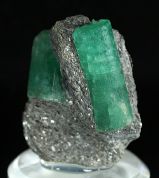 Beryl Var. Emeralds from Malyshevo, Ekaterinburg, Urals Region, Russia [db_pics/pics/emerald8a.jpg]