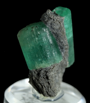 Beryl Var. Emeralds from Malyshevo, Ekaterinburg, Urals Region, Russia [db_pics/pics/emerald8c.jpg]