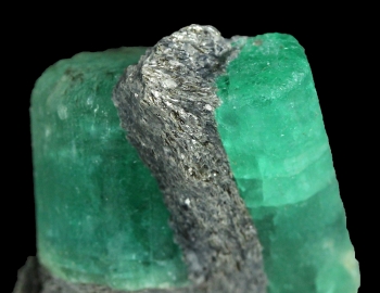 Beryl Var. Emeralds from Malyshevo, Ekaterinburg, Urals Region, Russia [db_pics/pics/emerald8d.jpg]