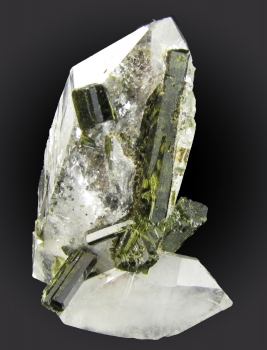 Epidote with Quartz from Capelinha, Minas Gerais, Brazil [db_pics/pics/epidote2b.jpg]