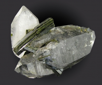 Epidote with Quartz from Capelinha, Minas Gerais, Brazil [db_pics/pics/epidote2c.jpg]