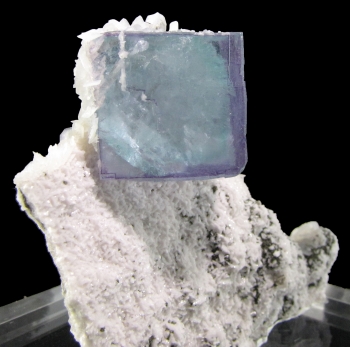 Fluorite on matrix from Yaogangxian Mine, Yizhan co., Chenzhou city, HuNan province, China [db_pics/pics/fluorite7c.jpg]