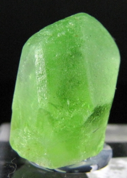 Peridot from Sapat Gali, Manshera,Pakistan [db_pics/pics/peridot2b.jpg]