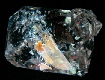 Quartz with petroleum inclusions from Zhob Baluchistan, Pakistan [db_pics/pics/quartz10b.jpg]