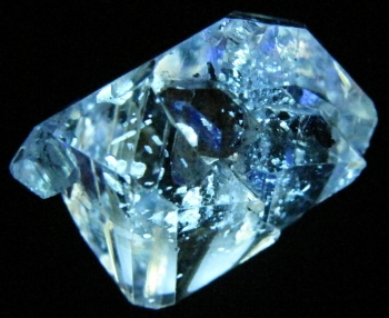 Quartz with petroleum inclusions from Zhob Baluchistan, Pakistan [db_pics/pics/quartz10c.jpg]