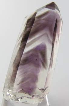 Quartz var. Amethyst phantom from Ambatofinandrana, Madagascar [db_pics/pics/quartz12b.jpg]