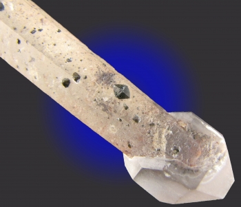 Quartz Var. Scepter with Hematite inclusions and Anatase from Betafo, Madagascar [db_pics/pics/quartz25c.jpg]