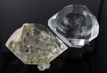 Quartz w/ petroleum inclusions from Zhob Baluchistan, Pakistan [db_pics/pics/quartz33a.jpg]