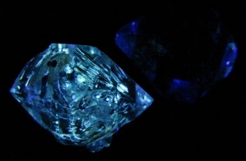 Quartz w/ petroleum inclusions from Zhob Baluchistan, Pakistan [db_pics/pics/quartz33b.jpg]