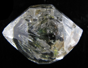 Quartz w/ petroleum inclusions from Zhob Baluchistan, Pakistan [db_pics/pics/quartz33c.jpg]