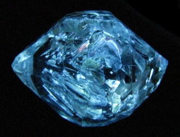 Quartz w/ petroleum inclusions from Zhob Baluchistan, Pakistan [db_pics/pics/quartz33d.jpg]