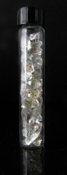 Quartz with petroleum inclusions from Zhob Baluchistan, Pakistan [db_pics/pics/quartz49c.jpg]