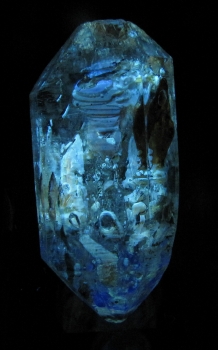 Quartz with petroleum inclusions from Zhob Baluchistan, Pakistan [db_pics/pics/quartz50b.jpg]