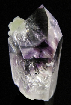 Quartz Var. Amethyst with Prehnite and Analcime from Goboboseb Mtns. Brandberg Dist. Erongo Region, Namibia [db_pics/pics/quartz53a.jpg]