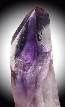 Quartz Var. Amethyst with Prehnite and Analcime from Goboboseb Mtns. Brandberg Dist. Erongo Region, Namibia [db_pics/pics/quartz54b.jpg]