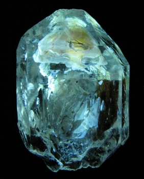 Quartz w/ petroleum inclusions from Zhob Baluchistan, Pakistan [db_pics/pics/quartz58c.jpg]