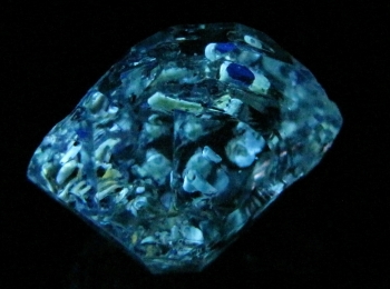 Quartz with petroleum inclusions from Zhob Baluchistan, Pakistan [db_pics/pics/quartz7d.jpg]