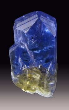 Zoisite var. Tanzanite from Arusha, Merelani, Tanzania [db_pics/pics/tanzanite1d.jpg]